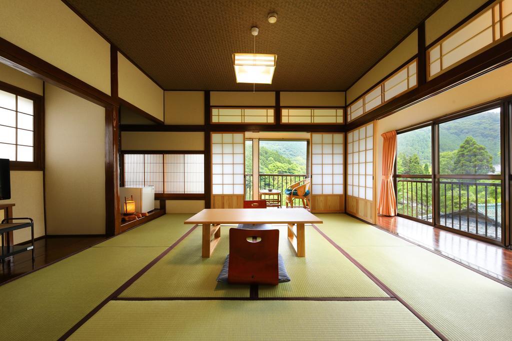 Ryokan Izumoya Yufu Exteriör bild
