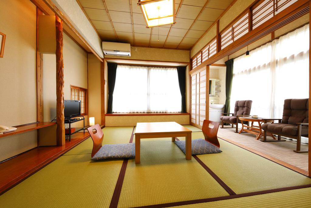 Ryokan Izumoya Yufu Exteriör bild